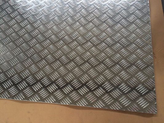 Серебряное влияние выбило алюминиевое 4x4 5052 листа 24 x 24 алюминиевая Chequered плита 5005 H32